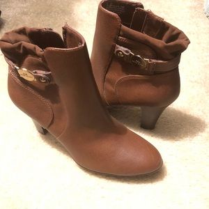 NWOT Anne Klein 7.5 brown booties